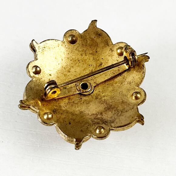 Cameo Brooch Ornate Vintage Pin - Picture 6 of 6